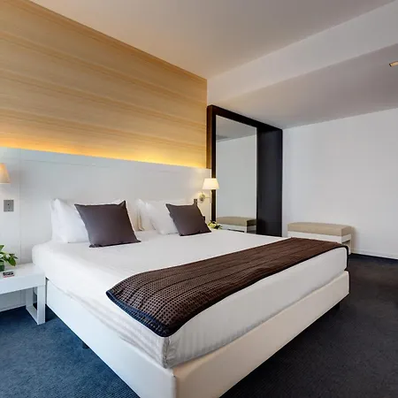 Ih Z3 Hotel 4*